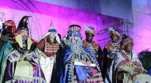 El frío no impide que miles de guadalajareños disfruten de la Cabalgata de los Reyes Magos de Oriente en Guadalajara