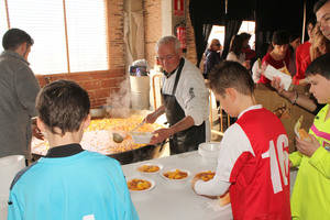 Los vecinos de Quer compartieron mesa y mantel en San Vicente
