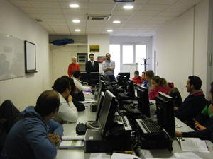 El director provincial de Empleo visita uno de los cursos de Formación Profesional para el Empleo de Guadalajara
