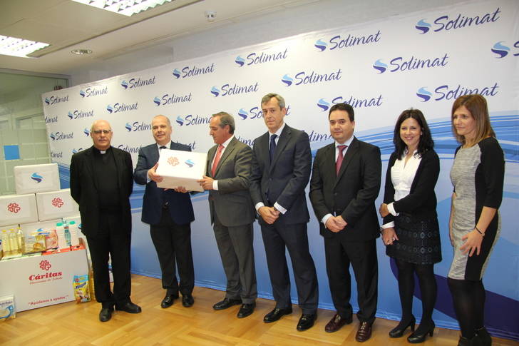 La mutua Solimat entrega 750 kilos de alimentos a Cáritas Diocesana