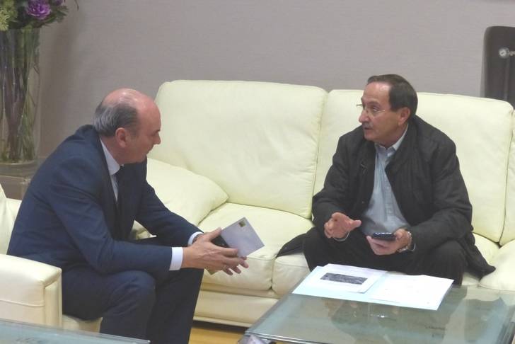 Latre escucha las demandas de los alcaldes de Congostrina, Embid y Rillo de Gallo