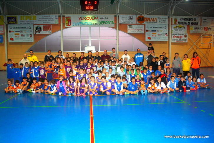 Espectacular jornada de hermandad de la IV Liga de Baloncesto 'Dama de la Campiña