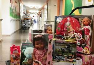 Los niños hospitalizados en los hospitales públicos de CLM reciben juguetes
