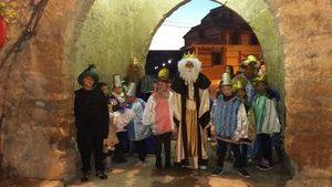 Los Reyes Magos llevaron la ilusión a los niños y mayores de Almonacid de Zorita