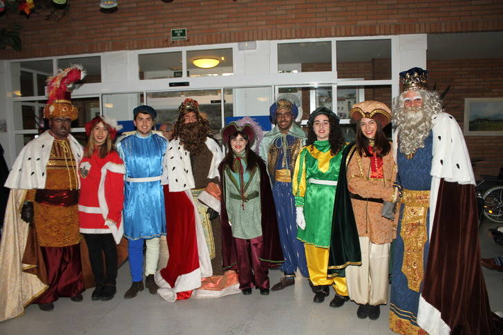 Los Reyes Magos llegaron a Trillo en una bonita calesa andaluza