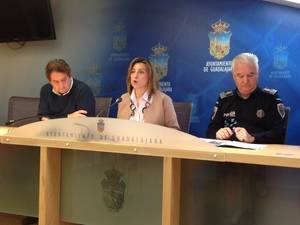 El Ayuntamiento incrementará la vigilacia para reducir la suciedad que generan las heces caninas en las calles