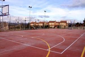 Almonacid renueva las pistas del Polideportivo Virgen de la Luz