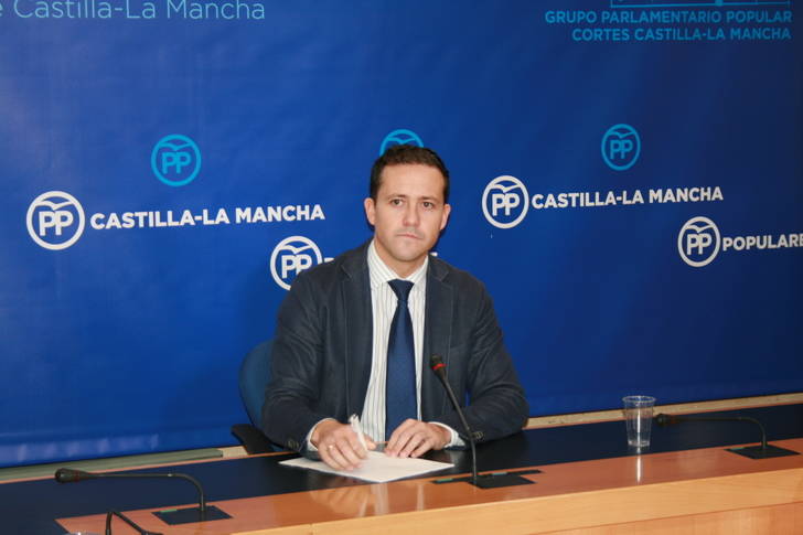 Velázquez pide al bipartito Page-Podemos transparencia con los presupuestos, en lugar de pactos en los despachos