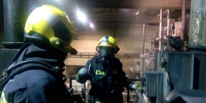 Incendio en una fábrica en Fontanar