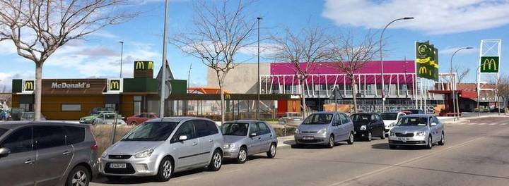 El PP de Azuqueca denuncia que el equipo de gobierno socialista no ha tratado por igual a la multinacional McDonald´s que al pequeño comercio