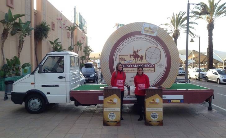 Un queso manchego gigante ha recorrido diferente ciudades de España