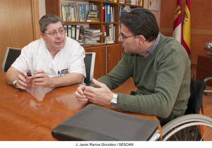 Las asociaciones de discapacitados aportan sus propuestas para mejorar la accesibilidad en el Hospital