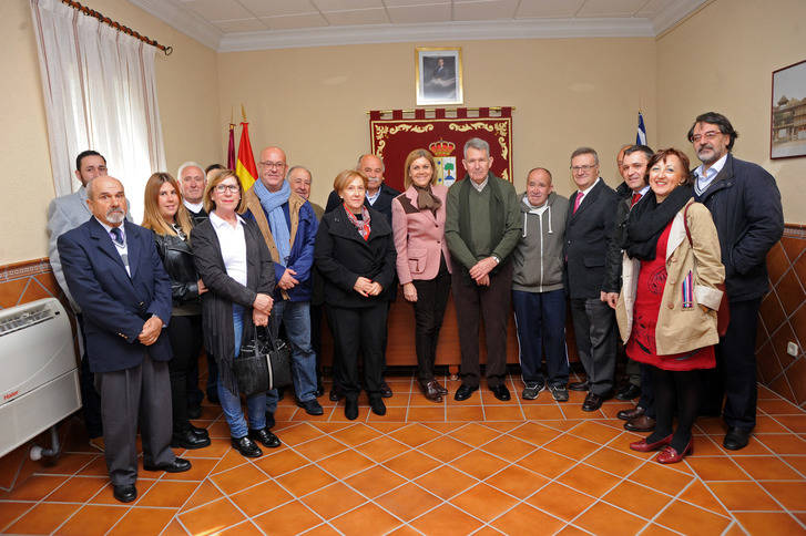 Cospedal pide a Sánchez y Rivera que se sienten a hablar con el PP para construir un futuro para España