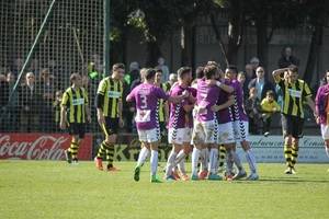 Dos goles de estrategia permiten al Dépor traerse los tres puntos de Portugalete