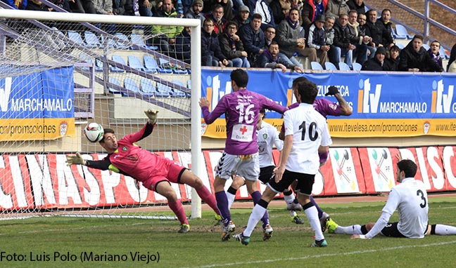 Un gol de Manzano permite sumar un punto al Dépor ante un Gernika que se adelantó en dos ocasiones