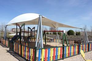 Valdeluz estrena la primera zona infantil a cubierto para optimizar la comodidad del recinto