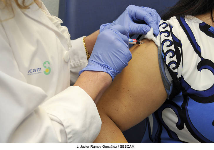 Castilla-La Mancha logra incrementar en casi tres puntos la cobertura de vacunación antigripal entre los mayores de 65