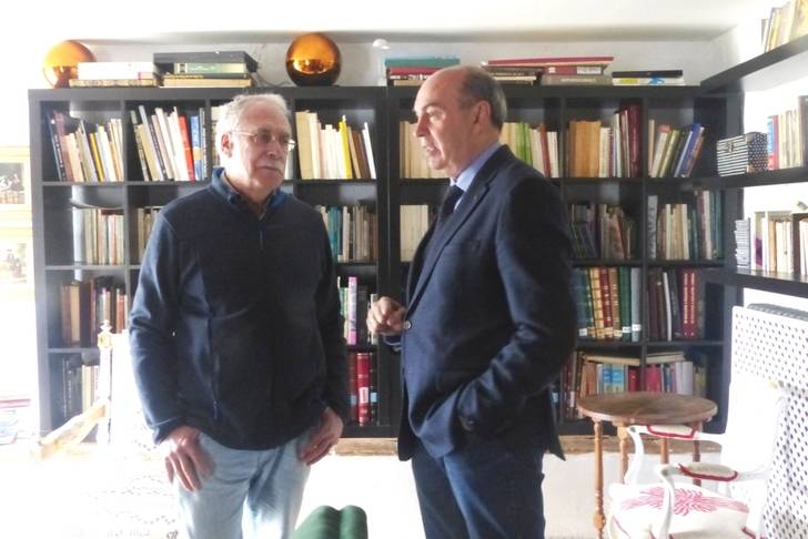 Latre se reúne con Camilo José Cela Conde para hacerle partícipe de los actos de la Diputación 