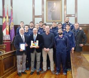 El presidente de la Diputación felicita al Club Guadalajara Basket por su triunfo en la Copa Presidente