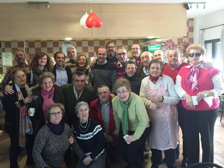 El delegado de la Junta recoge las inquietudes del Hogar Extremeño de Guadalajara