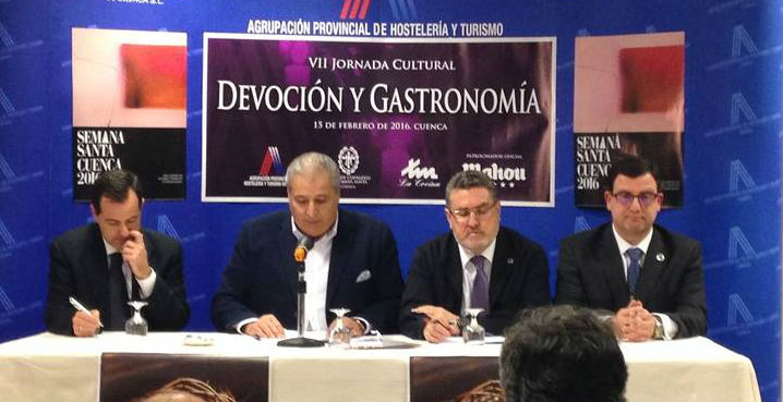 El alcarreño Jesús Orea viajó hasta Cuenca para hablar de la Semana Santa de Guadalajara