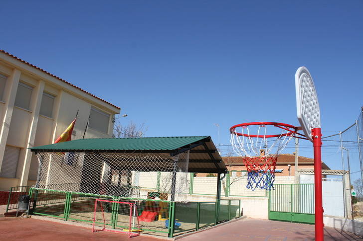 El Ayuntamiento mejora las instalaciones del colegio de Fuentenovilla