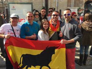 La peña taurina Azuqueca de Henares participa en una histórica manifestación a favor de los toros en Valencia