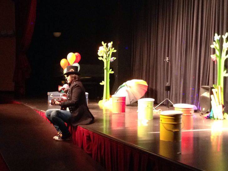 Éxito de participación en el espectáculo de Villy y Requetecorcheas organizado por Alerguada en Alovera