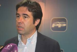 Robisco: Page es un hombre-anuncio que está castigando cruelmente a los universitarios de Guadalajara