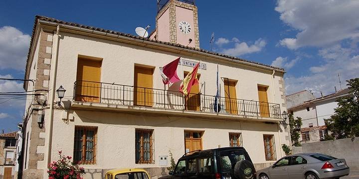 El juez archiva la querella interpuesta en la Urbanización Las Anclas contra el alcalde de Pareja