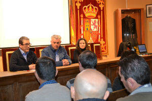 La Junta informa a los viticultores de Mondéjar y Sacedón sobre la nueva normativa para el sector