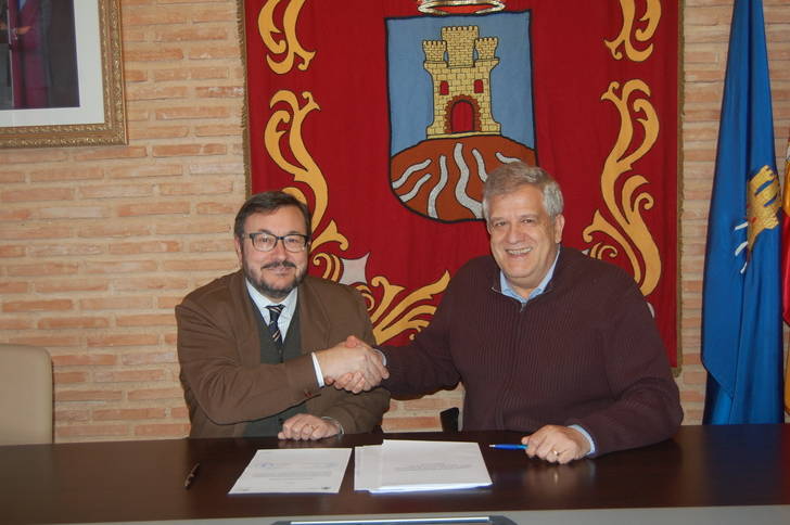 Cifuentes firma un convenio con la Jefatura Provincial de Tráfico