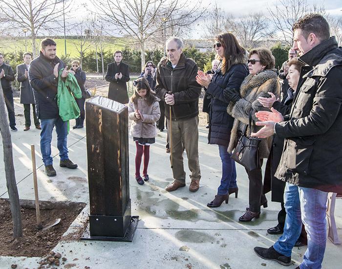 Marchamalo homenajea a Carmen Bravo con un lugar para el recuerdo en el parque de Ferias