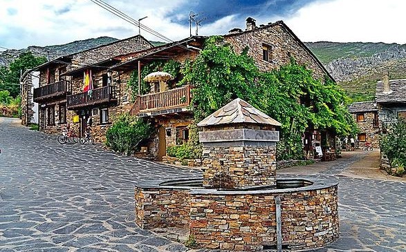 Los 44 pueblos más bonitos de España, uno de ellos de Guadalajara, crean su propia central de reservas