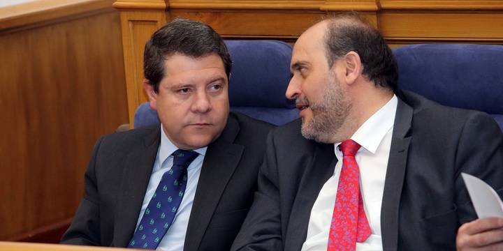 Page aprueba sus presupuestos regionales gracias al sí de Podemos