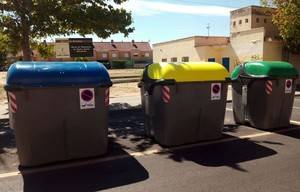 Denunciados dos menores de edad por volcar 40 contenedores de basura en distintas calles 