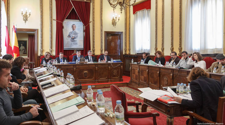 Román anuncia una importante actuación de mejora en las pistas de atletismo