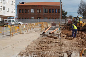 Arrancan las obras de creación de 12 nuevas plazas de aparcamiento en Manantiales