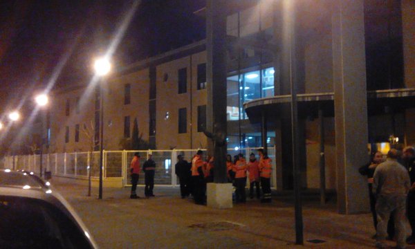 Dos ancianos heridos en el incendio de la residencia de Alovera