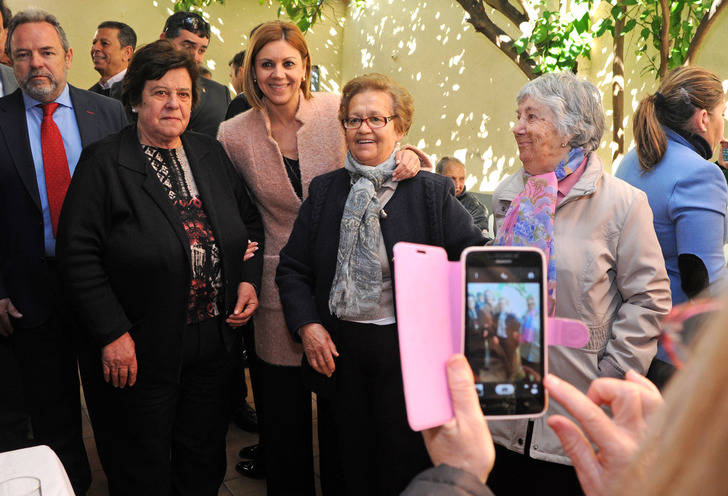 Cospedal denuncia que Castilla-La Mancha es una de las tres regiones de las que más empresas se van porque el Gobierno regional sube los impuestos