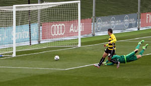 El Castilla se impone al Dépor con un contundente 6-3 en un partido loco