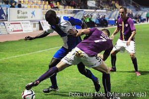 El C.D. Ebro supera al Dépor y le obliga a ganar al Rayo Majadahonda