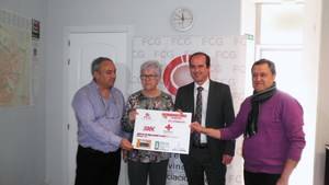 FCG colabora con Cruz Roja con un cheque de 300 euros de su campaña Reyes Millonarios