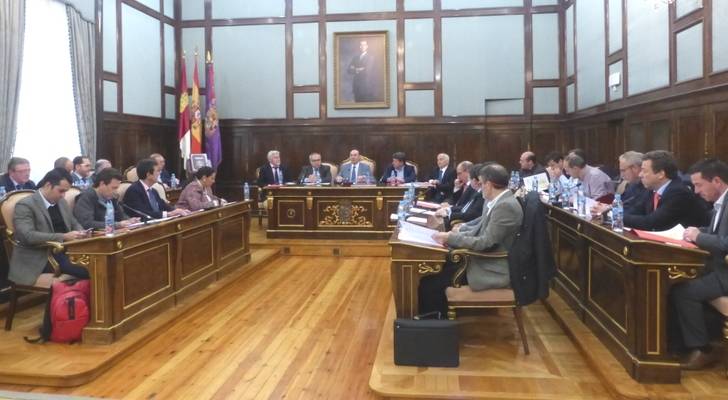 Latre pone en valor el papel de la Diputación para el funcionamiento de los parques de bomberos de la provincia