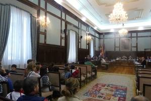 Dos grupos de escolares de El Casar conocen el Palacio Provincial