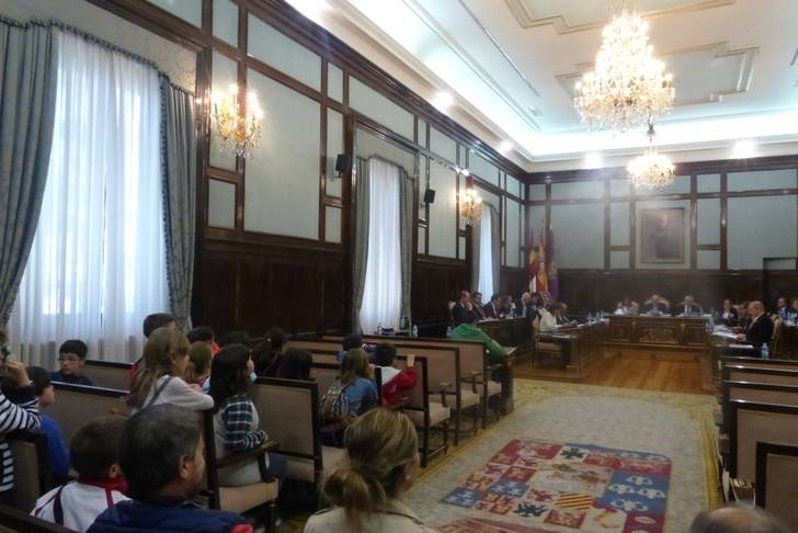 Dos grupos de escolares de El Casar conocen el Palacio Provincial