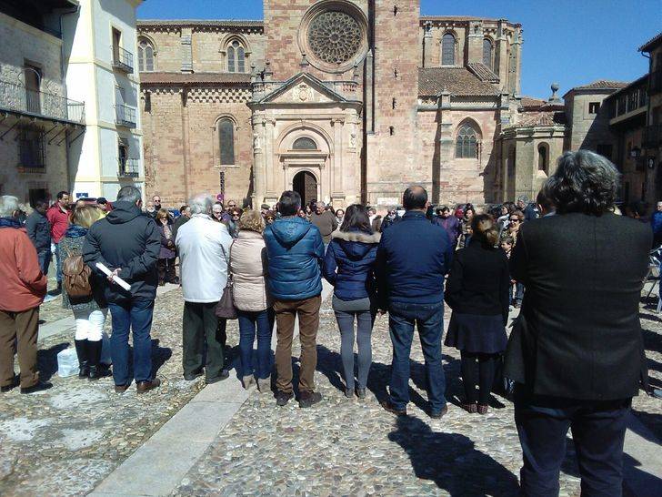 Azuqueca, Sigüenza y Fuentenovilla muestras su repulsa por los atentados en Bruselas
