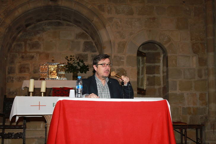 Una conferencia sobre 'la muerte de Cristo, desde el punto de vista médico' inicia la actividad cultural de la Iglesia de Santiago en 2016