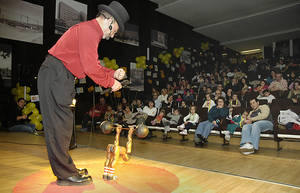 Correos reparte sonrisas en el Hospital de Guadalajara