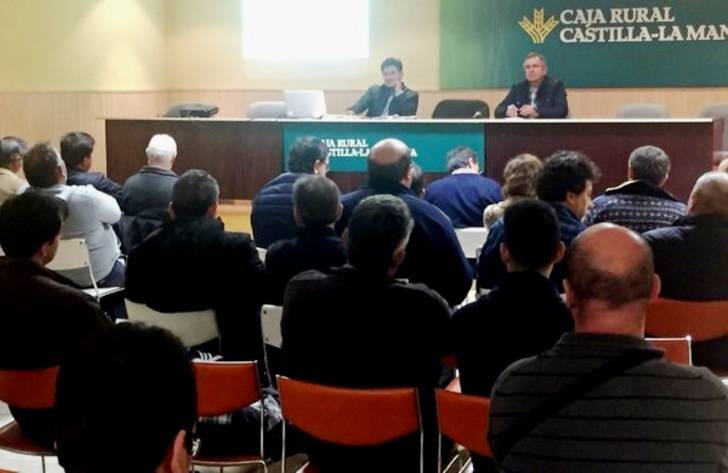 Más de 50 personas han participado en la charla informativa de UPA en Guadalajara